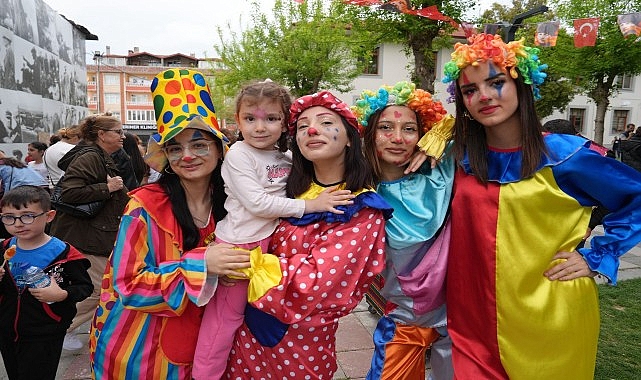 Saray&rsquo;da &ccedil;ocuklar eğlenceye doydu