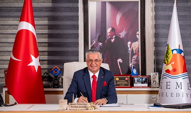 Saygı &Ouml;zt&uuml;rk Başkan Topaloğlu&rsquo;nu k&ouml;şesine taşıdı