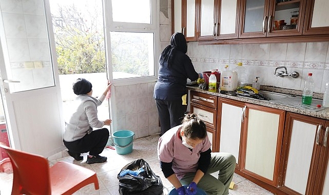 Seferihisar Belediyesi&rsquo;nden g&ouml;n&uuml;llere dokunan &ldquo;Sosyal Destek&rdquo;