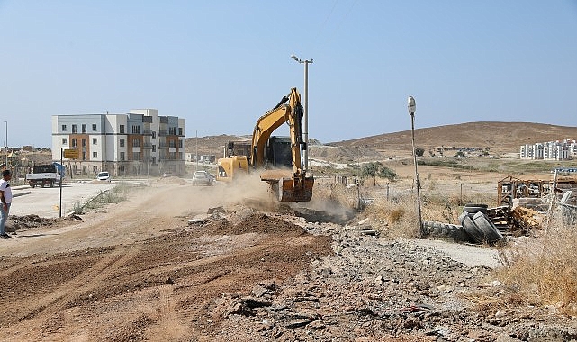 Seferihisar&rsquo;da 2 kilometrelik yol yenileme &ccedil;alışması başladı