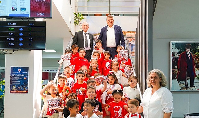 Seferihisar&rsquo;da 23 Nisan coşkusu: Başkanlık koltuğu &ccedil;ocuklara emanet