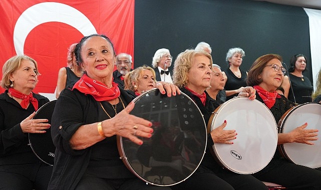 Seferihisar&rsquo;da 29 Ekim Cumhuriyet Balosu&rsquo;nda coşku dolu gece