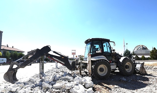 Şehir Mezarlığı Yanındaki G&ouml;r&uuml;nt&uuml; ve &Ccedil;evre Kirliliği Gideriliyor