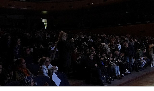 Şehir Tiyatroları, Bursa&rsquo;da izleyiciyi b&uuml;y&uuml;ledi