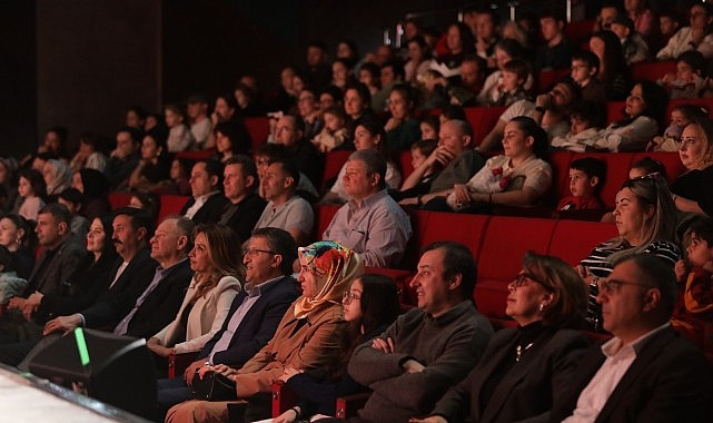 Şehir Tiyatroları&rsquo;ndan Minik Sanatseverlere Yeni Oyun: &ldquo;İtfaiyecinin Sırrı&rdquo; Seyirciyle Buluştu