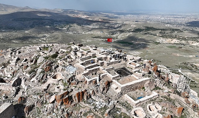 &bull;	Sel&ccedil;uklu Belediye Başkanı Ahmet Pekyatırmacı, Gevale Kalesi&rsquo;nde sona gelinen 3. etap restorasyon &ccedil;alışmalarını yerinde inceledi.