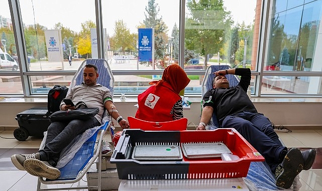 Sel&ccedil;uklu Belediyesi Personeli&rsquo;nden Kızılay&rsquo;a Kan Bağışı Desteği