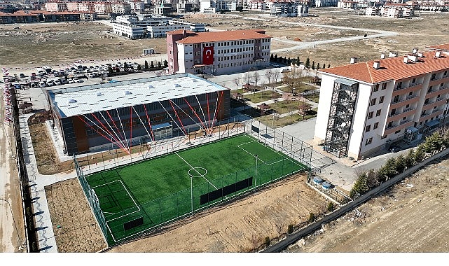 Sel&ccedil;uklu Fen Lisesi Kapalı Spor Salonu ve Suni &Ccedil;im Saha&rsquo;nın Resmi A&ccedil;ılışı Ger&ccedil;ekleştirildi