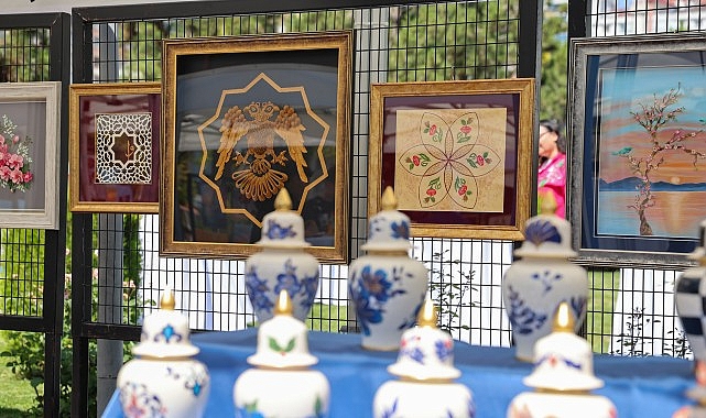 Sel&ccedil;uklu Sanat Tasarım At&ouml;lyesi'nden G&ouml;z Kamaştıran Yıl Sonu Sergisi