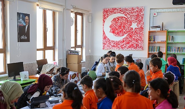 Sel&ccedil;uklu Sanat ve Tasarım At&ouml;lyesi'nden dış mahallelerdeki &ouml;ğrencilere sanat etkinliği