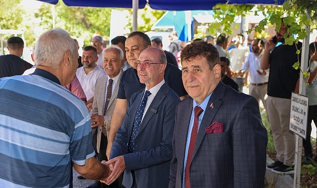 Sel&ccedil;uklu&rsquo;da Cuma Bereketi S&uuml;r&uuml;yor