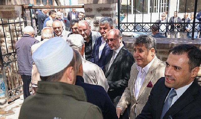 Sel&ccedil;uklu&rsquo;da geleneksel Cuma buluşmaları s&uuml;r&uuml;yor