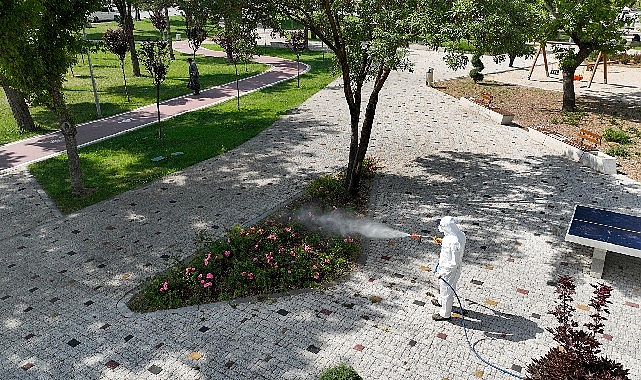 Sel&ccedil;uklu'da yeşil alanların ila&ccedil;lama &ccedil;alışmaları devam ediyor