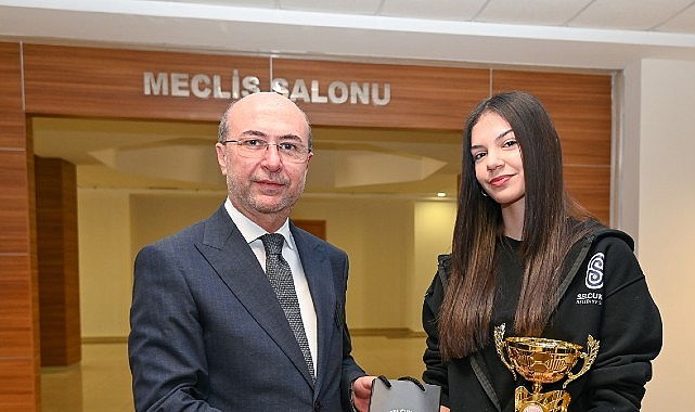 Sel&ccedil;uklu&rsquo;nun Başarılı Sporcuları Başkan Pekyatırmacı ile Bir Araya Geldi