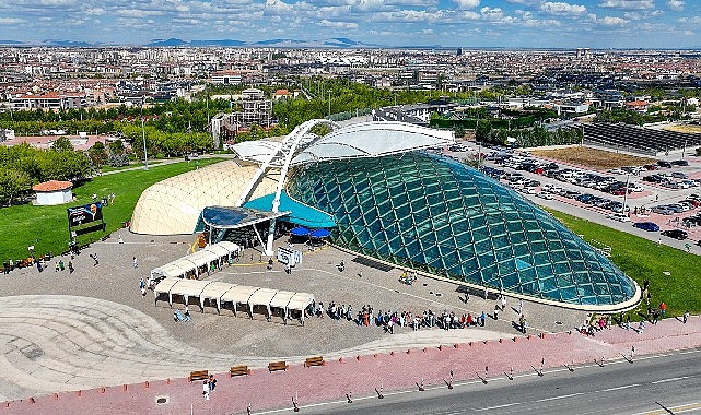 Sel&ccedil;uklu'nun sembol mekanları bayram tatilinde ziyaret&ccedil;ilerin g&ouml;zdesi oldu