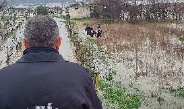 Selde Mahsur Kalanların İmdadına B&uuml;y&uuml;kşehir İtfaiyesi Yetişti
