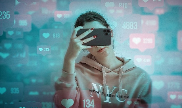 Selfie&rsquo;lerin g&ouml;r&uuml;nmeyen y&uuml;z&uuml;