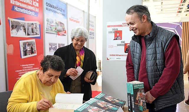 Şenal Sarıhan ve Zeki Sarıhan&rsquo;a kitapseverlerden yoğun ilgi