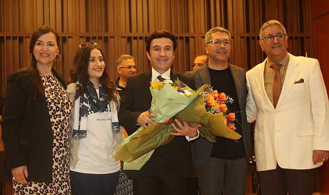 Ses Sanat&ccedil;ısı Mehmet Şafak, Ege &Uuml;niversitesinde kulakların pasını sildi