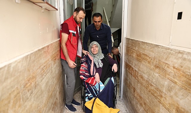 Sevgi Teyze İ&ccedil;in Belediye Ekipleri Seferber Oldu...