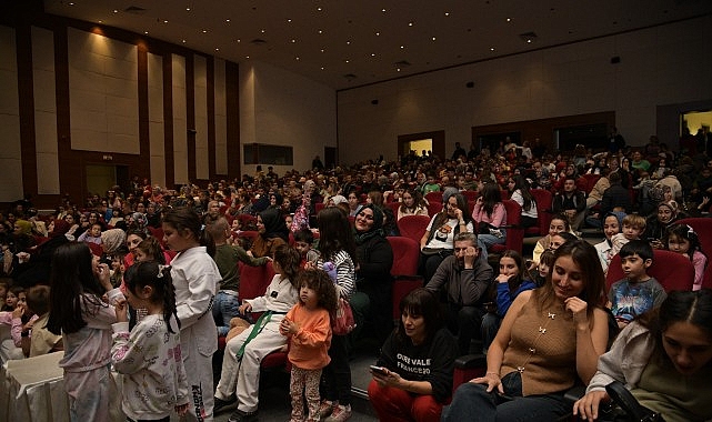 &ldquo;Sevimli Kahramanlar Yarışıyor&rdquo; Tiyatrosu Miniklerle Buluştu