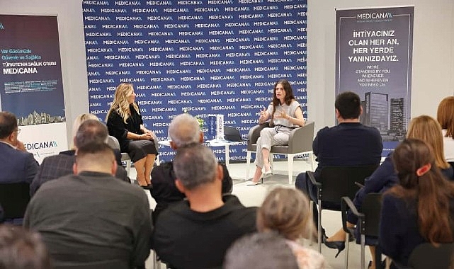 &ldquo;Sezonun Hik&acirc;yesi: &Ccedil;eşme&rsquo;de Yaz&rdquo; s&ouml;yleşisi Arkas Sanat Ala&ccedil;atı&rsquo;da yapıldı