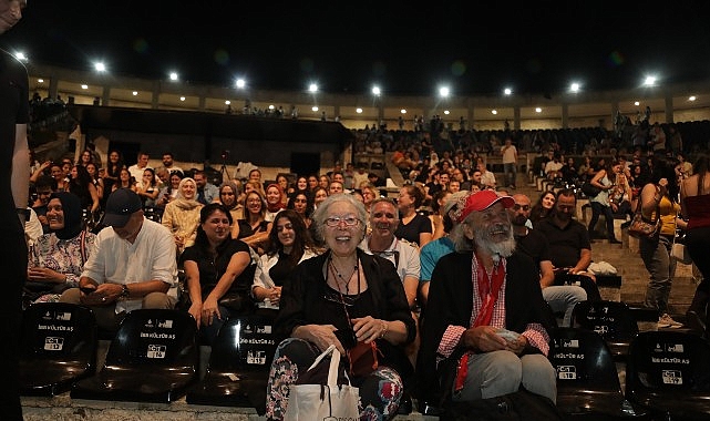 Sezonun İddialı Yapımı &ldquo;Tartuffe&rdquo; A&ccedil;ık Hava&rsquo;da Seyirciyle Buluştu