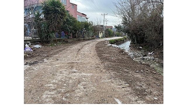 Şiddetli yağış nedeniyle &ccedil;&ouml;ken yol onarıldı