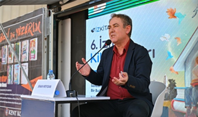 Sinan Meydan İZKİTAP&rsquo;ta &ldquo;Adım Adım Cumhuriyet&rdquo;i anlattı
