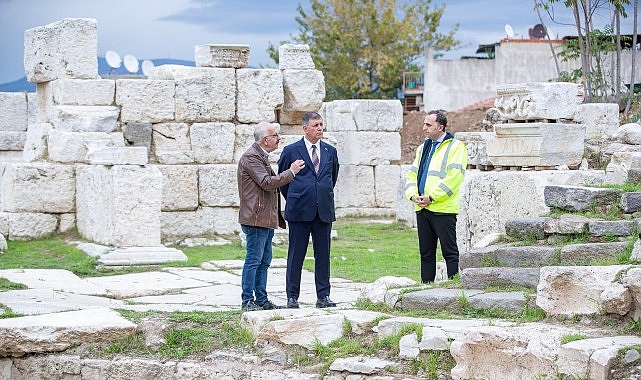 Smyrna Tiyatrosu g&uuml;n y&uuml;z&uuml;ne &ccedil;ıkıyor