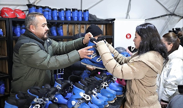 S&ouml;mestir Eğlencesinin Adresi Ahmet &Ccedil;alık Buz Pateni Pisti Oldu