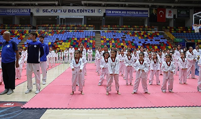 Sporun merkezi Sel&ccedil;uklu'da kuşak sınavı coşkusu yaşandı