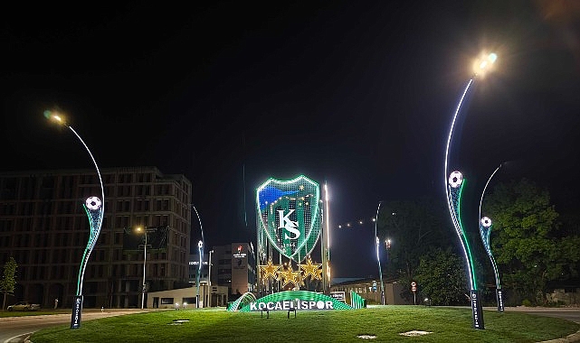 Stat kavşağını Kocaelispor'un arması aydınlatıyor