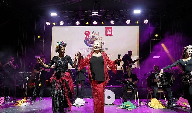 Suzan Kardeş&rsquo;ten Ayvalık&rsquo;ta Balkan R&uuml;zgarı!