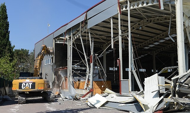 Tahtalı Mahallesi&rsquo;nde 3 ka&ccedil;ak yapı yıkıldı