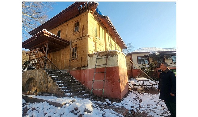 Tarih&icirc; N&uuml;zhetiye Camii&rsquo;nde Restorasyon &Ccedil;alışmaları Devam Ediyor