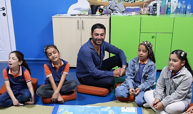 TEGV G&ouml;n&uuml;ll&uuml; El&ccedil;isi oyuncu Ozan Akbaba, TEGV Mardin Midyat &Ouml;ğrenim Birimi&rsquo;nde &ccedil;ocuklarla buluştu