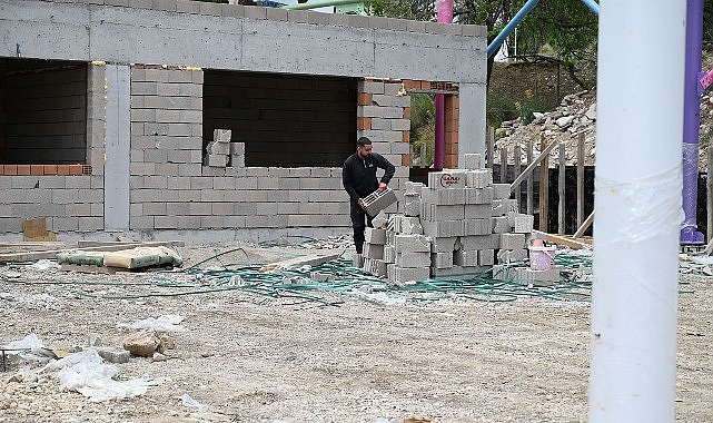 Tekirova pazar yerinde &ccedil;alışmalar s&uuml;r&uuml;yor