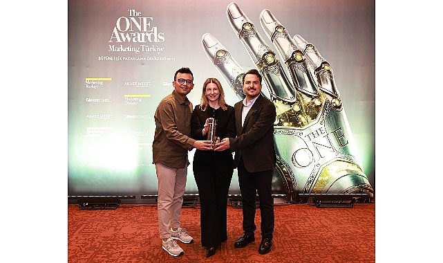 The ONE Awards&rsquo;ta &uuml;st &uuml;ste 5&rsquo;inci kez &ldquo;Yılın İtibarlısı&rdquo; se&ccedil;ilerek &ldquo;B&uuml;y&uuml;k &Ouml;d&uuml;l&rdquo; ile onurlandırıldı