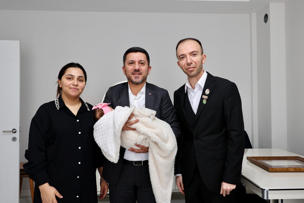 Başkan Arı, Gazi Ailesinin Yeni Bebeği İ&ccedil;in Mutluluk Diledi