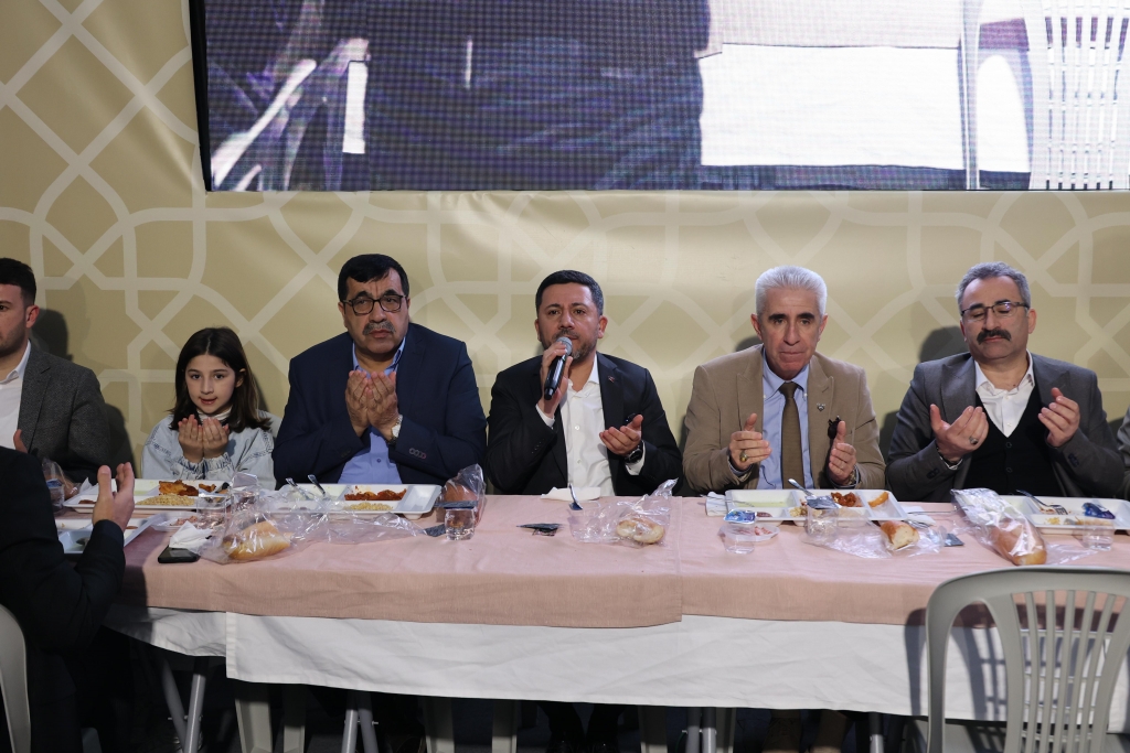 Nevşehir'de İftar &Ccedil;adırı Binlerce Kişiyi Buluşturuyor