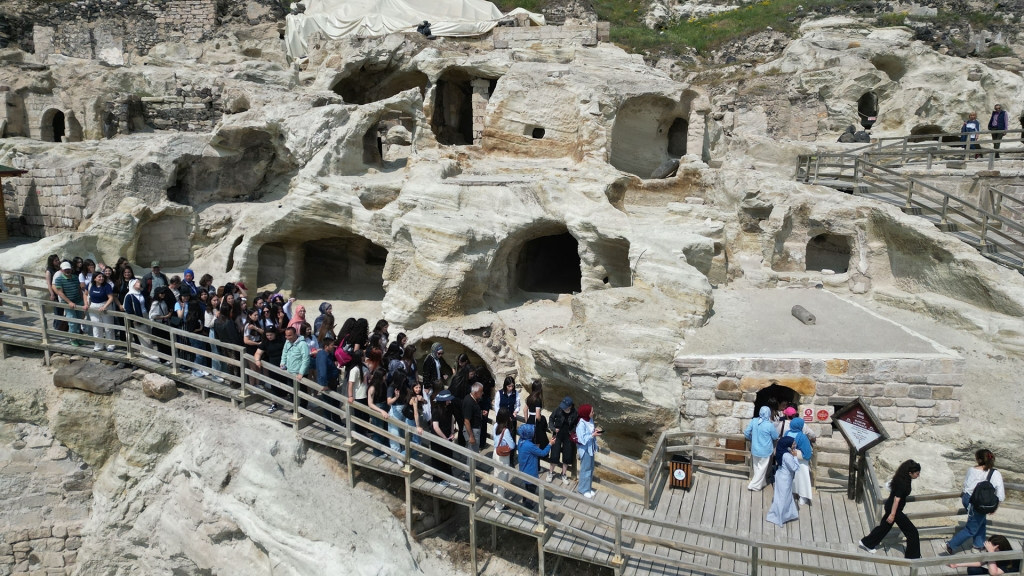 Nevşehir Kayaşehir 19 Mayıs'ta Doldu Taştı