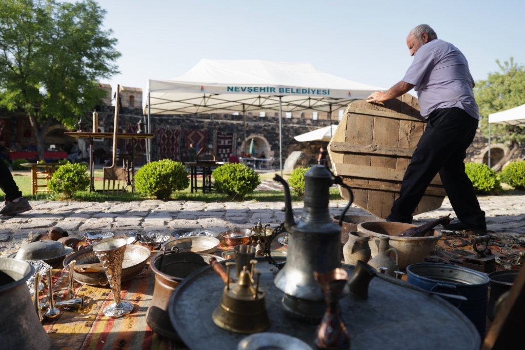 Nevşehir'de Tarihi Kale, Antika Pazarıyla Buluştu
