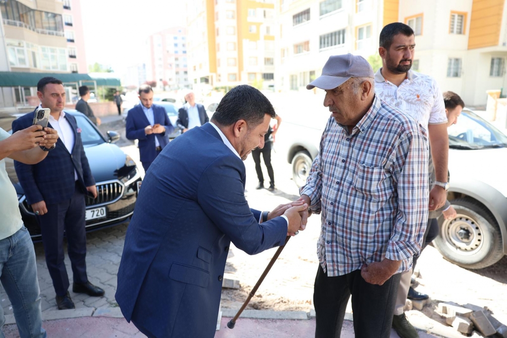Başkan Arı, Sahada Vatandaşlarla Buluşuyor