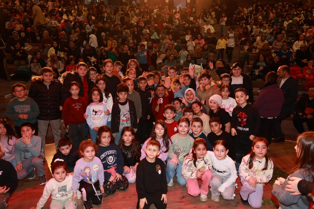 Nevşehir&rsquo;de Şenlik Havası: Rasim Arı&rsquo;dan &Ccedil;ocuklara Dev Hediye!