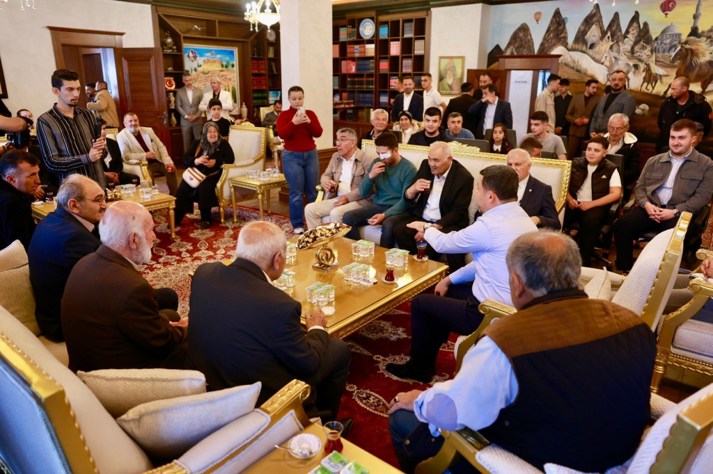 Başkan Rasim Arı'dan &Uuml;&ccedil;l&uuml; Bayramlaşma Mesaisi