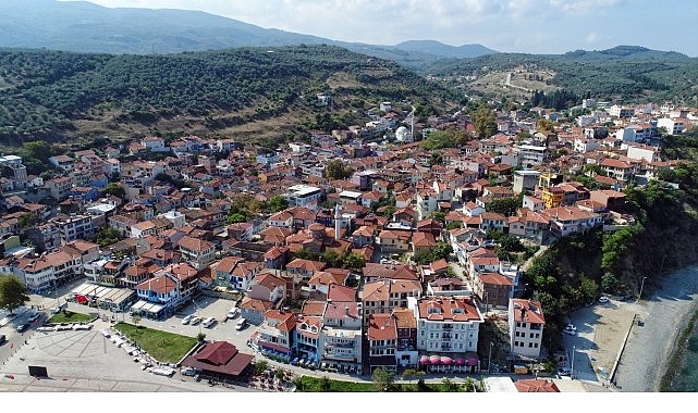 Tirilye&rsquo;de Zeytin &Ccedil;i&ccedil;eği Festivali Coşkusu