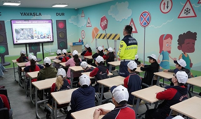 Trafik Eğitim Parkı&rsquo;nda T&uuml;rk bayrağıyla renkli kutlama