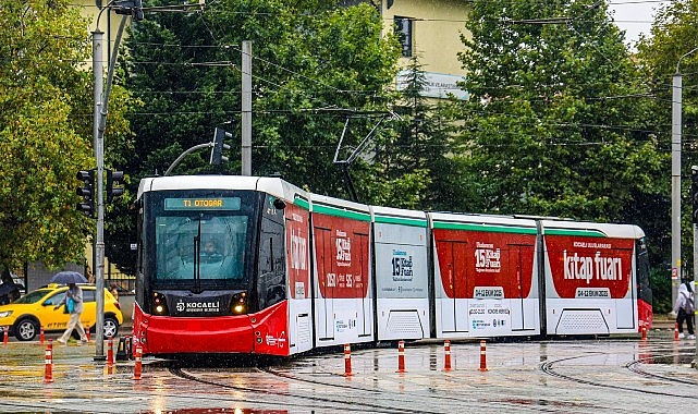 Tramvaylar Kitap Fuarı'na &ouml;zel giydirildi