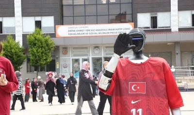 T&uuml;rkiye'nin n&uuml;fusa kayıtlı robotu CANİKMAN &Ouml;ğrencilerle Buluştu 